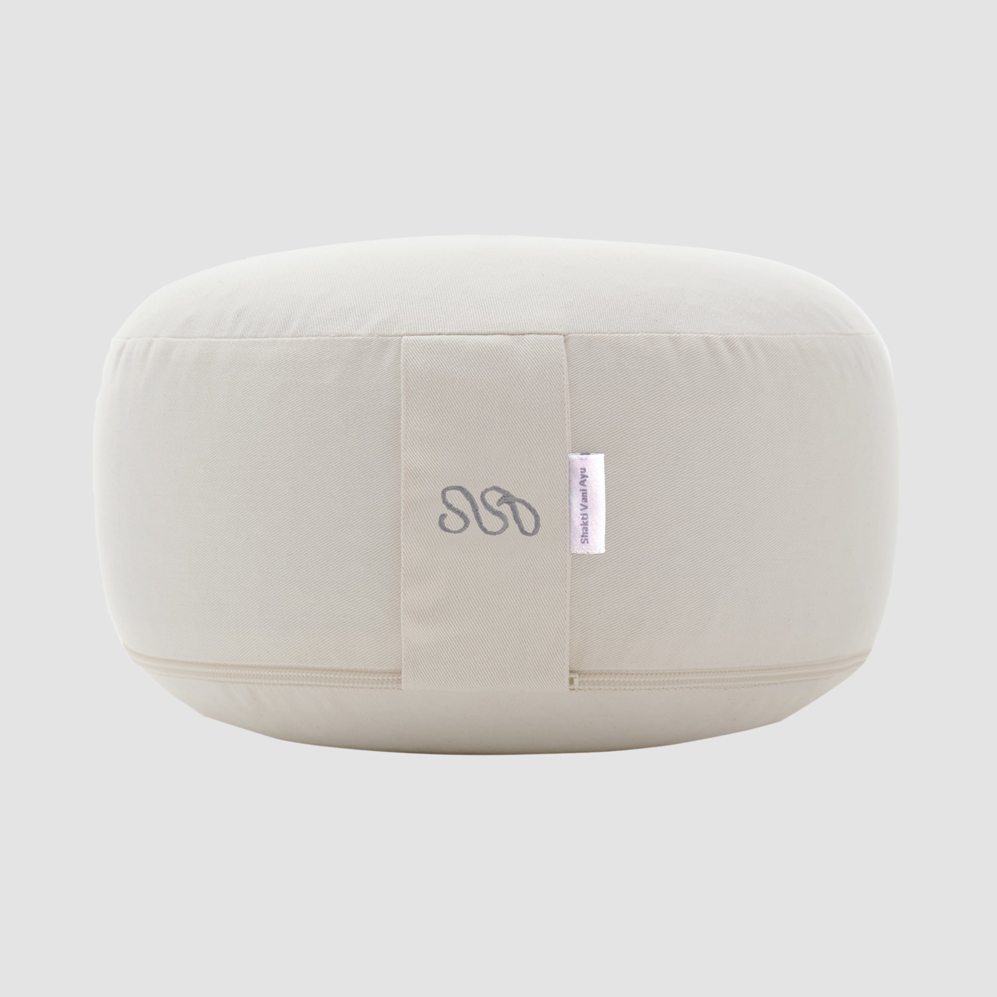 meditationskissen, yoga kissen, yogakissen, yoga sitzkissen, yoga sitzkissen rund, yogakissen rund, yoga meditationskissen, meditation zubehör, yoga zubehör, rundes meditationskissen, bodenkissen meditation, sitzkissen meditation, meditationskissen aus naturmaterialien, meditationskissen ergonomisch, yogakissen mit dinkelspelz, meditationskissen höhenverstellbar, meditationskissen nachhaltig, yoga bodensitzkissen