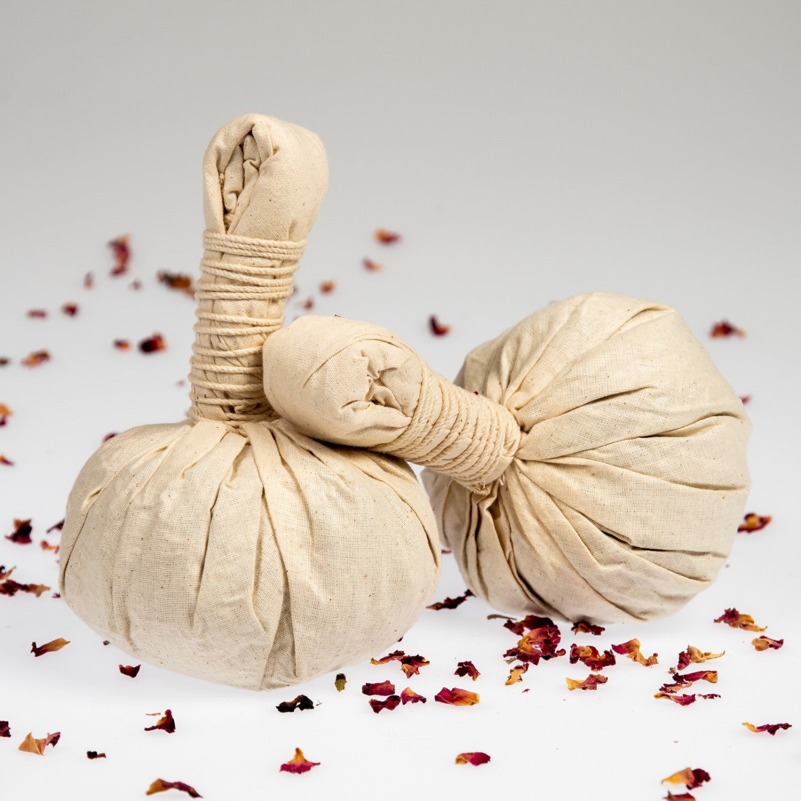 kräuterstempel, kräuterstempel massage, kräuterstempel für massagen, kräuterstempel kaufen, kräuterstempel set, kräuterstempel anwendung, kräuterstempel wellness, ayurveda kräuterstempel, massage kräuterstempel, kräuterstempel natur, kräuterstempel handgemacht